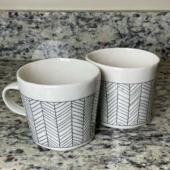 Elizabeth Benotti Handcrafted Ceramic Pottery Mugs with Herringbone Designs - Picture 14 of 14